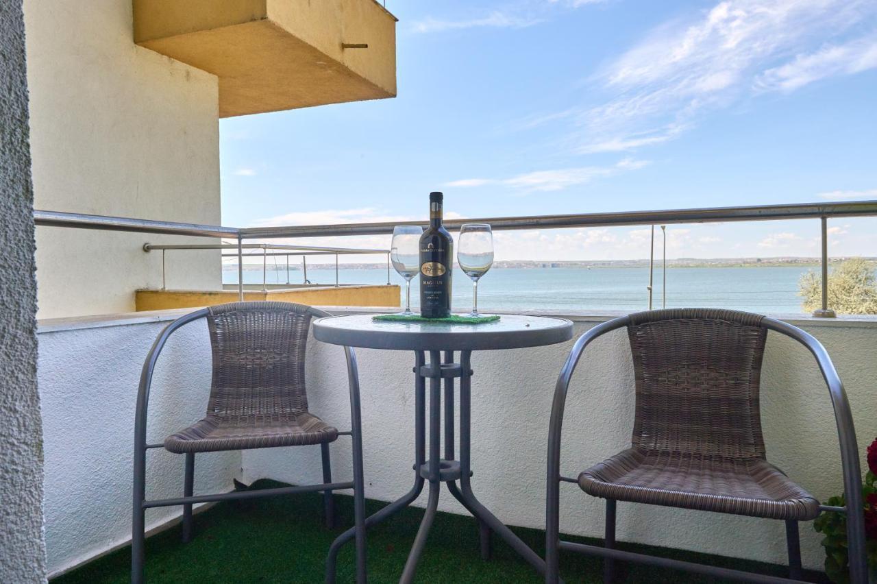 Alina Lake View Apartment Mamaia Exterior photo
