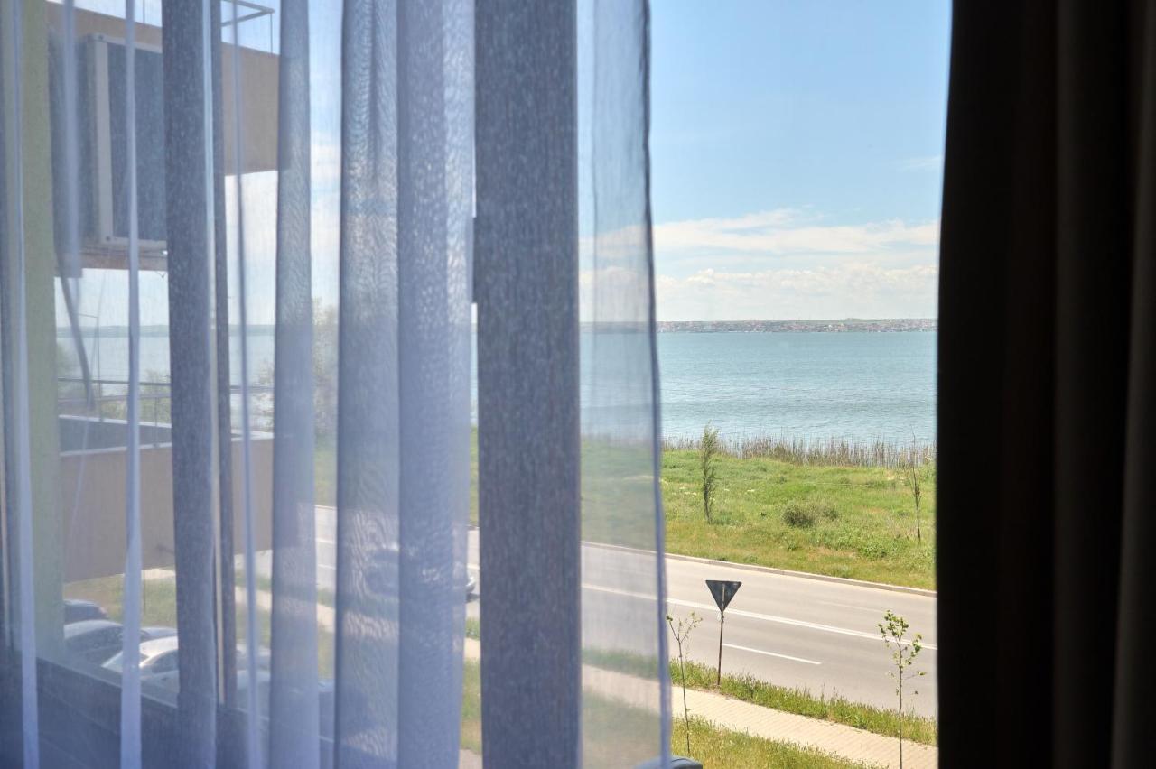 Alina Lake View Apartment Mamaia Exterior photo